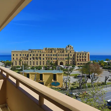 Center Hotel 3*